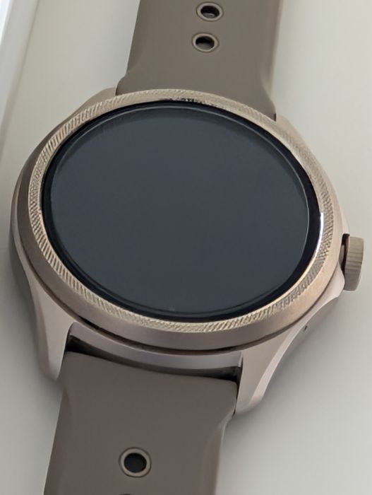 Smartwatch Ticwatch Pro 5 impecabil