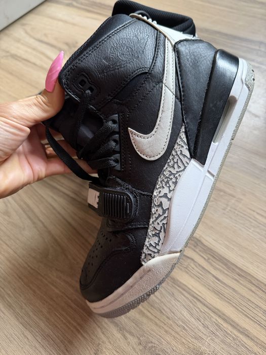 Оригинални кожени маратонки Jordan Legacy 312 „! 41