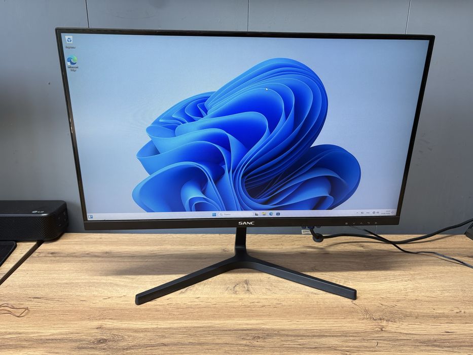 Мониторы 22 дюйма FULL HD , разные