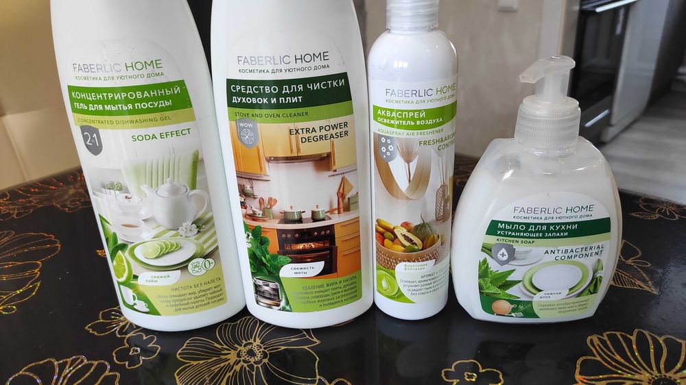 Подарки для женщин к празднику