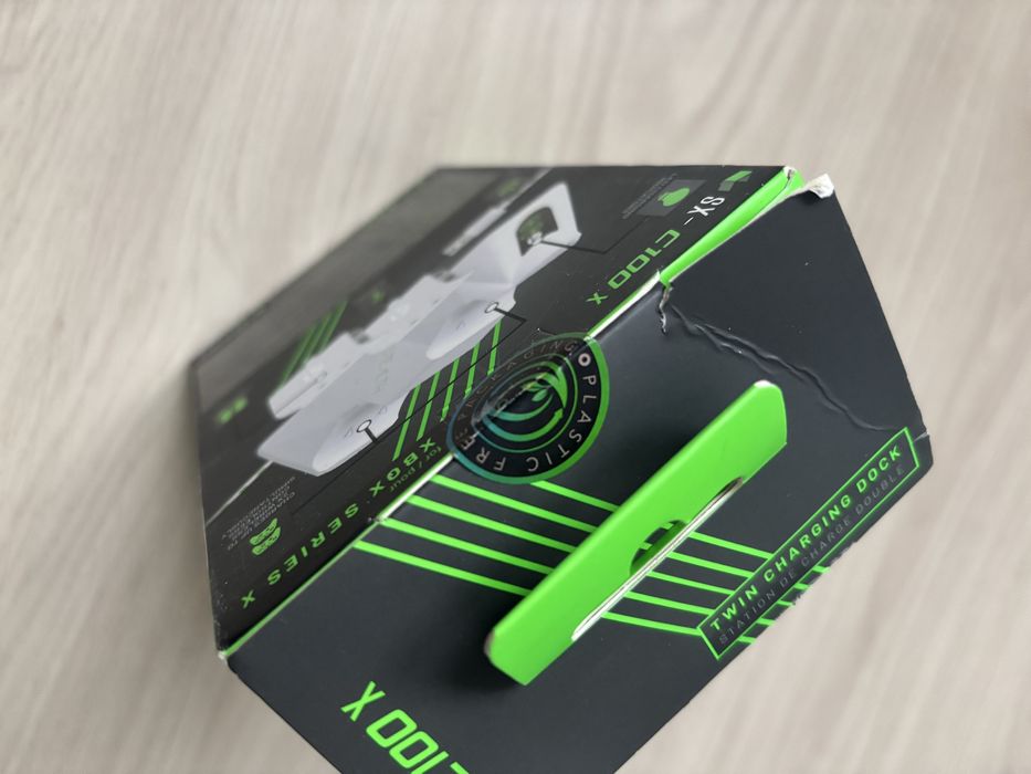 Dock incarcare maneta Xbox Series X si PS5