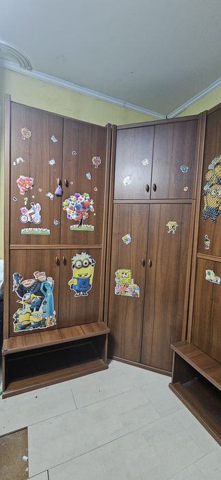 Шкаф угловой коричневый