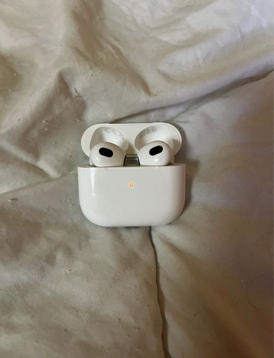 Vand airpods 3 originale fara cutie!
