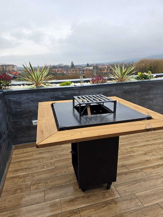 Gratar cu plita si blat de lemn