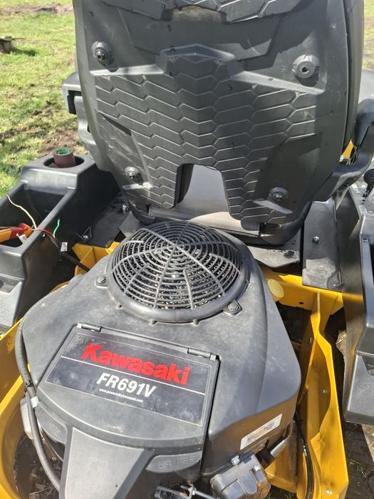 Tractoraș profesional Hustler raptor xdx eventual schimb cu auto ,atv