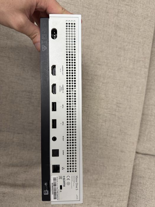 Xbox One S 500GB + 2 controllere