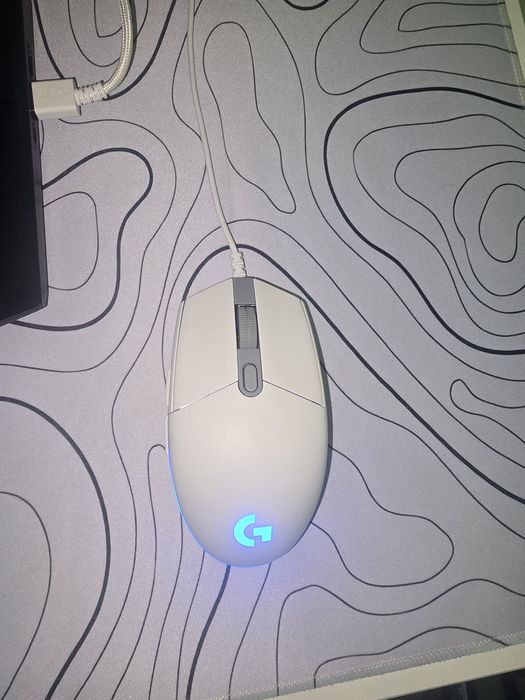 Комплект Геймърски бъндъл от мишка и клавиатура Razer Huntsman mini white и Logitech g102 white!