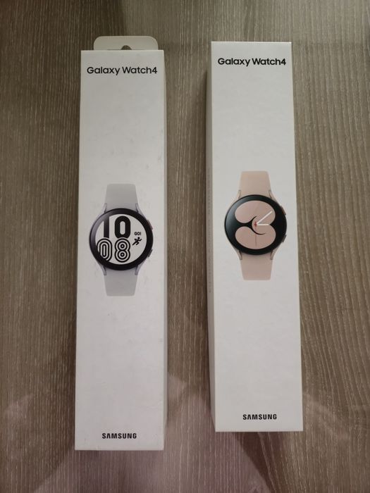 Два часовника Samsung Watch 4