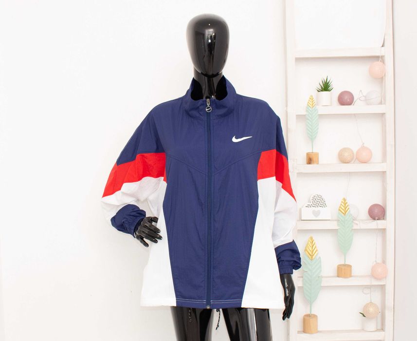Nike оригинално дамско яке ретро серия ултра леко windbreaker S ново