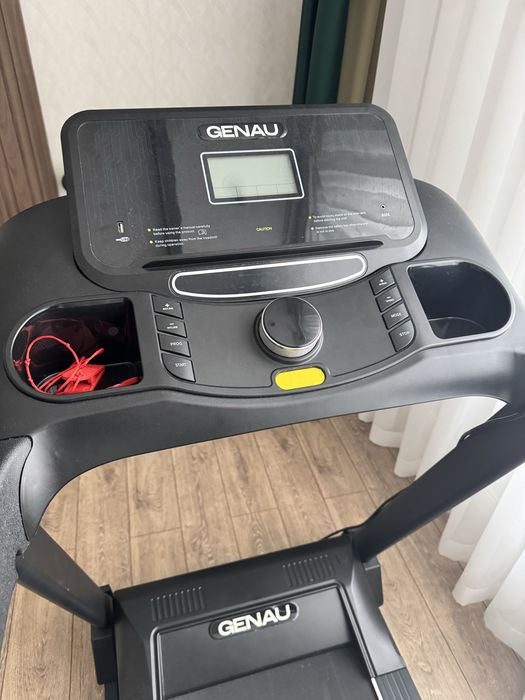 Продам беговую дорожку Genau