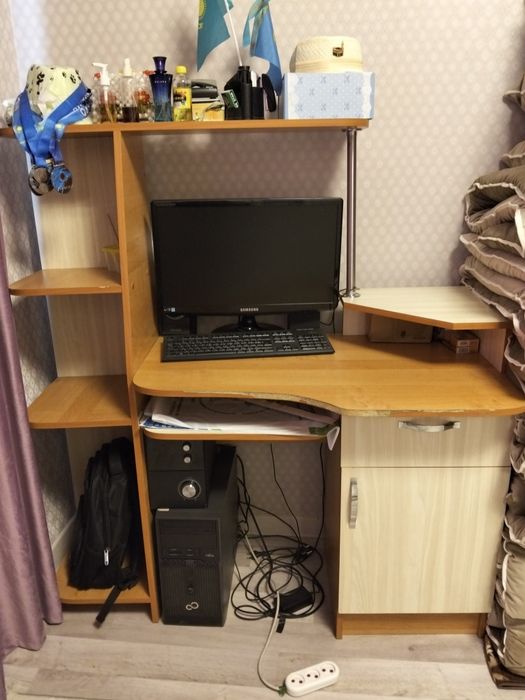 Продам стол компьютерный