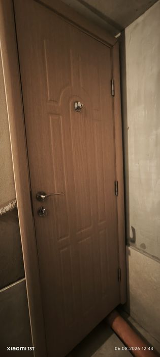 Продавам интериорни врати с каса и первази с дръжки и брави 4 броя