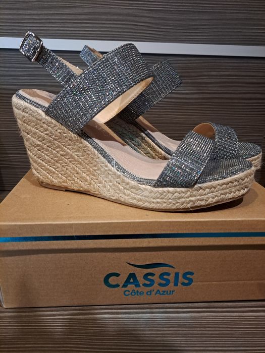 Нова цена 20лв. Дамски сандали в сребристо