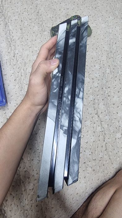 Продаю play station 4 pro