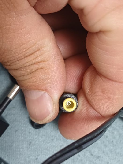 Incarcator Sony 12v 0,2A in stare buna
Este testat