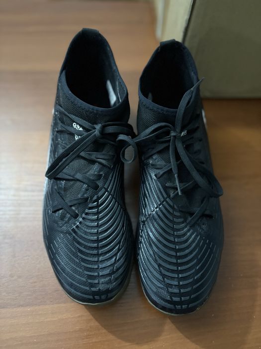 Продам футзалки адидас оригинал
