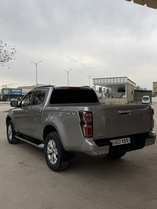 Isuzu D-Max 2023 pikap
