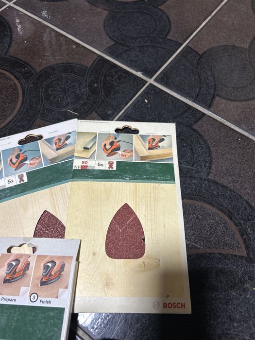 Set slefuitor Black&Decker si rezerve smirghel