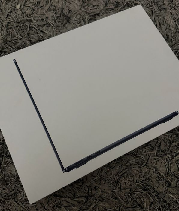 Продаю MacBook Air 13.6