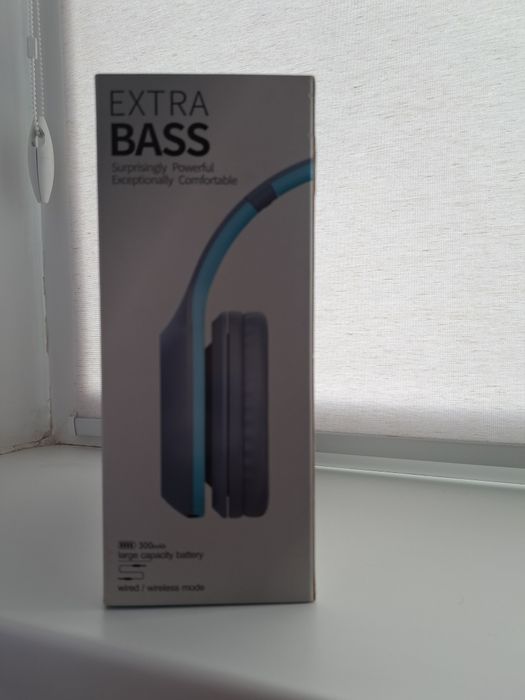 В продаже наушники,и колонки
