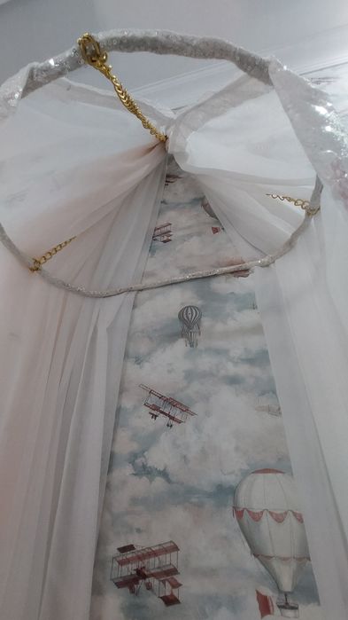 Занавеска над кроватью