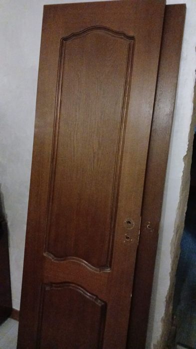 Дверь б/у в хорошем состоянии