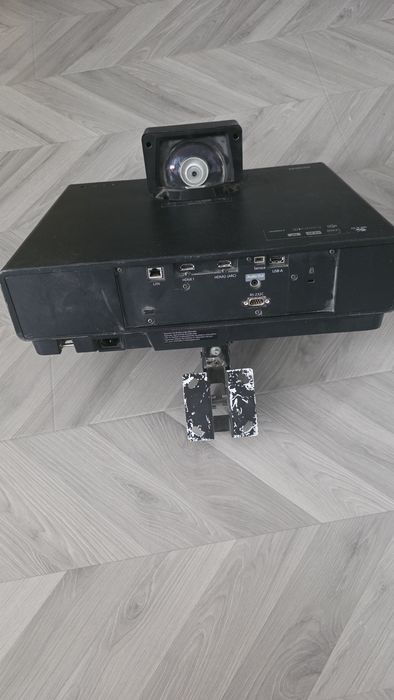 Продаю проектор Epson EH-LS500B
