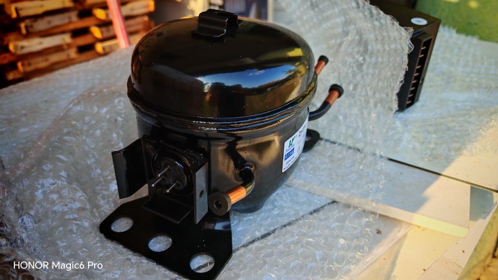 Motor compresoar frigider 12v  24v.  auto ZH35Gg