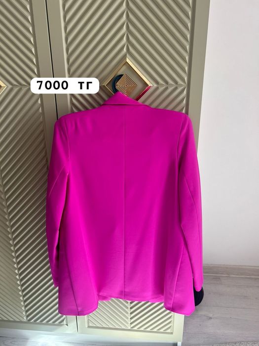 Одежда для девочек. В хорошем состоянии, размер 42-44.