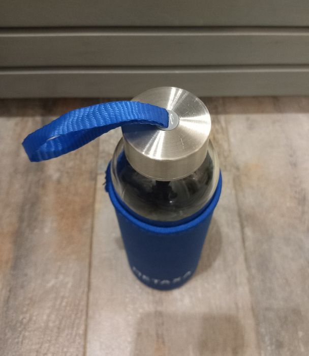 Стъклена бутилка за вода, 500 мл, защитен капак и неопреново покритие