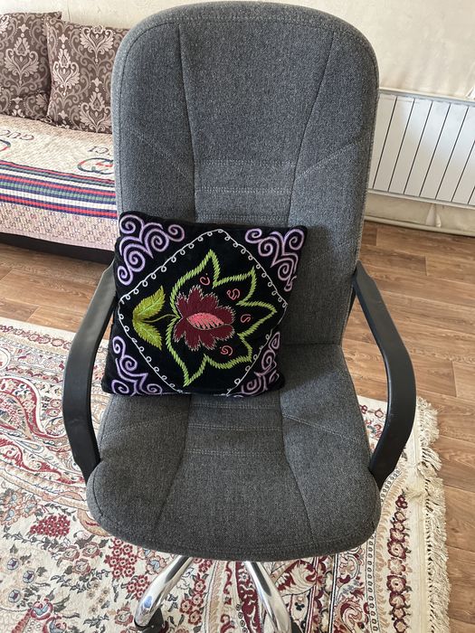 Продам кресло офисное