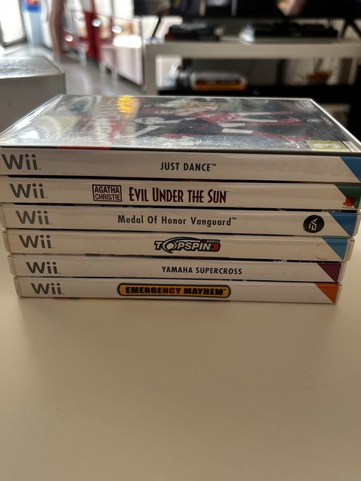 Nintendo Wii Mini RVL-201 + 6 jocuri originale + Wii Remote + Nunchuk