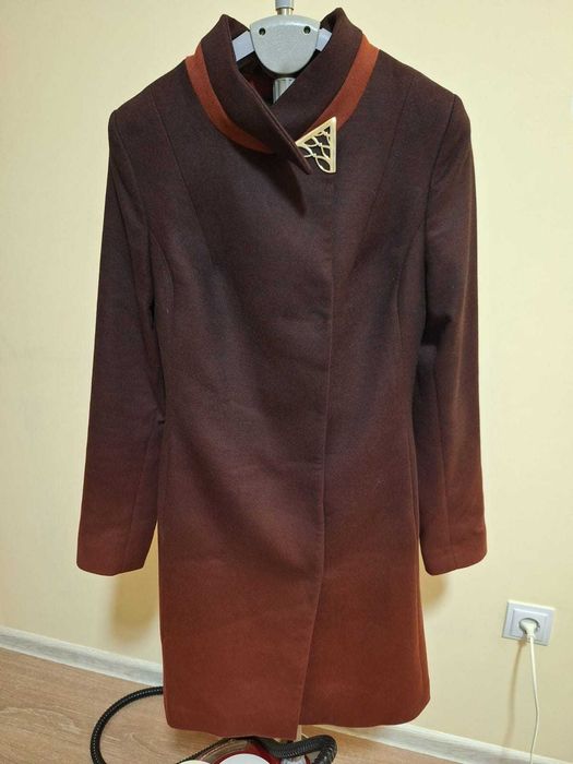 Женское пальто бордовое