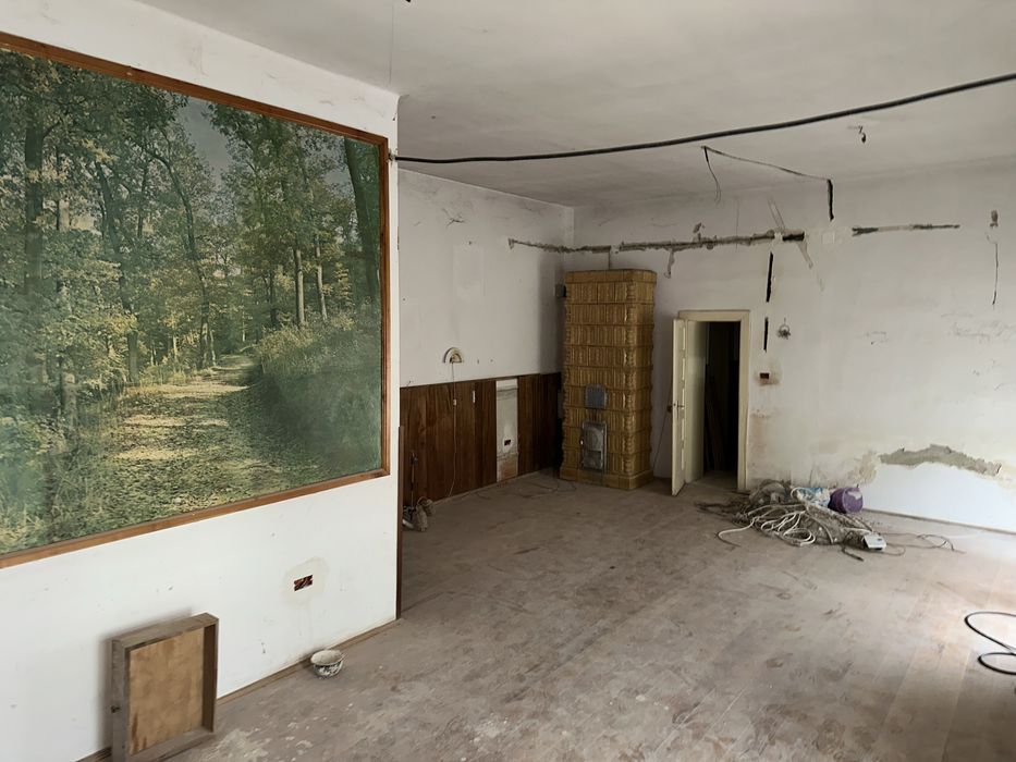 Casa de vanzare cu gradina si curte comuna