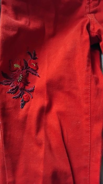 Продам красные брюки 42-44 р-р