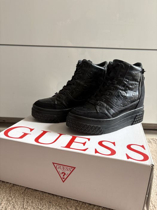 GUESS, кецове на платформа