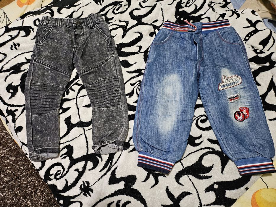 Vand blugi băieți și fete