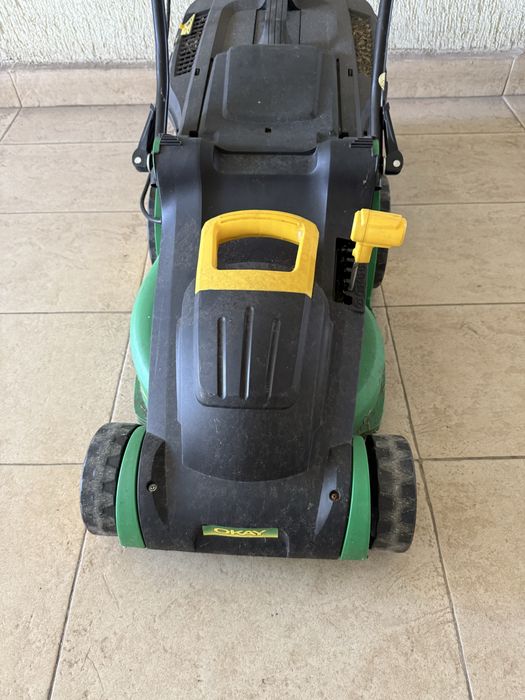 Продавам Електрическа косачка OKEY