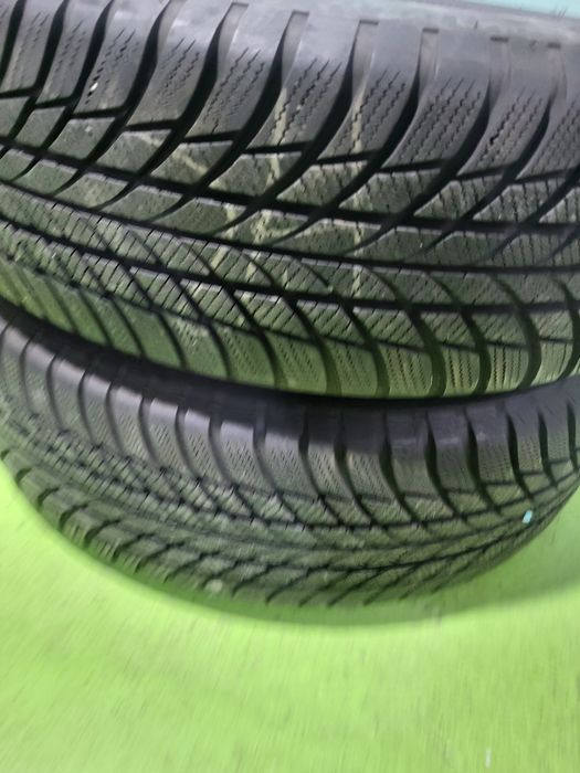 2 бр зимни 215/65/17 Bridgestone