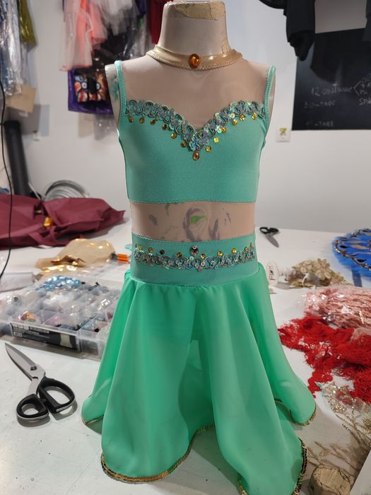 Costume dans contemporan