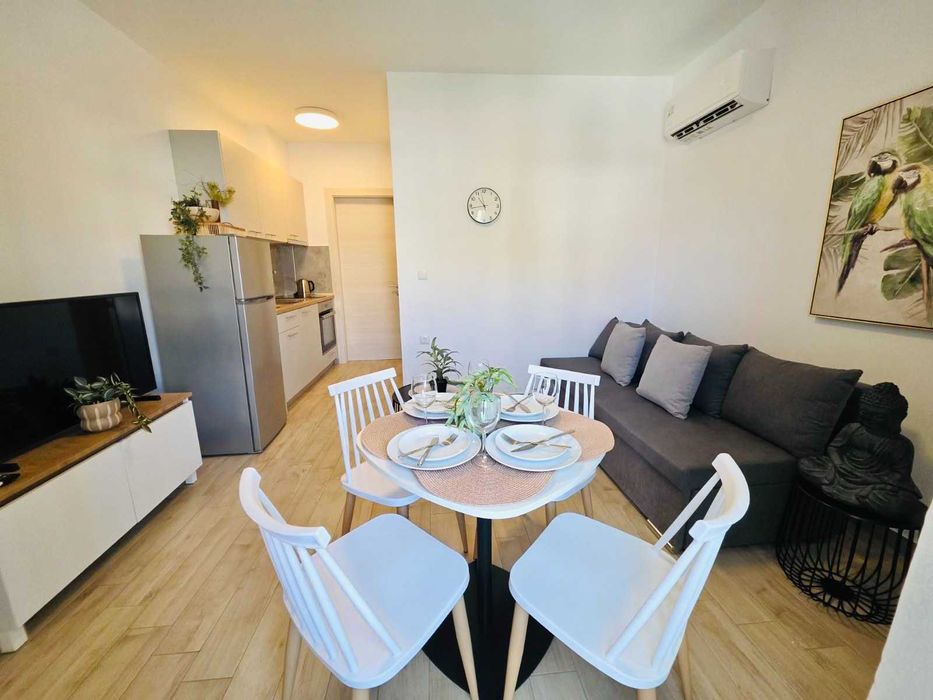 Апартамент с басейн- Паралия Офринио