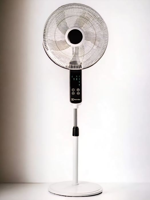 Вентилятор Electrolux настеный напольный склад