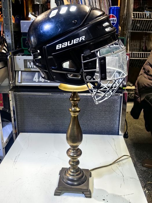 Масивна бронзова лампа - хокей