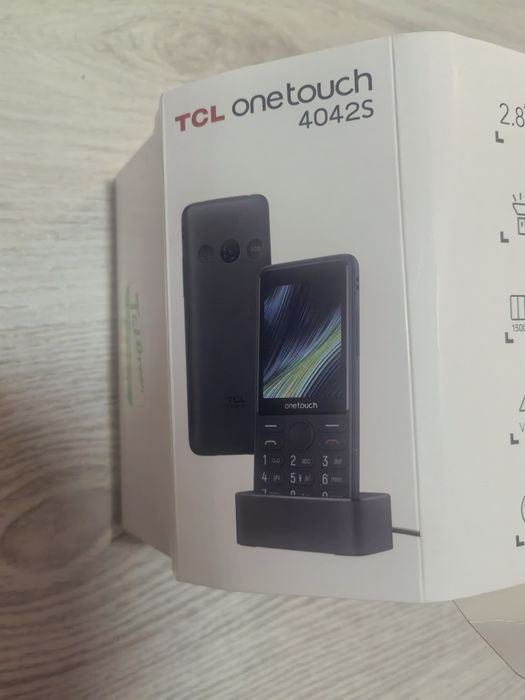TCL 4042S телефон