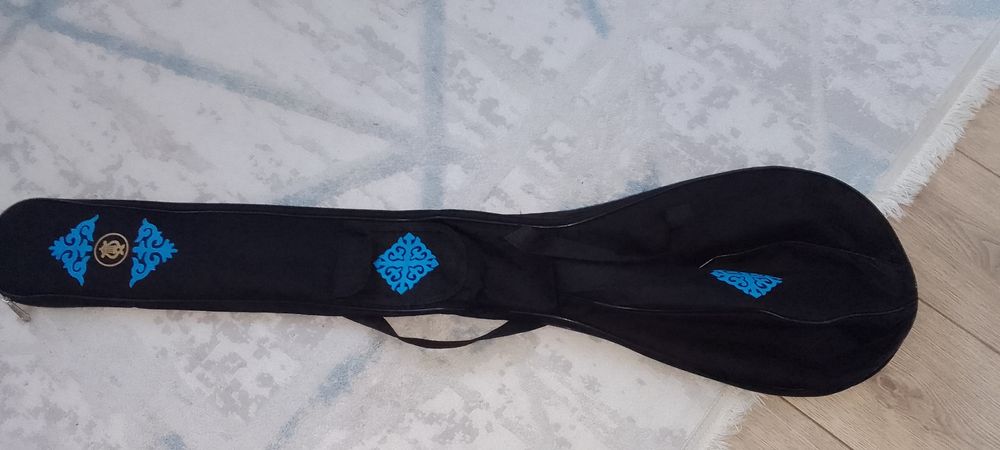 Домбыра қайың ағашынан жасалынған