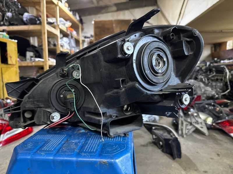 Фара ксеноновая Toyota Ipsum