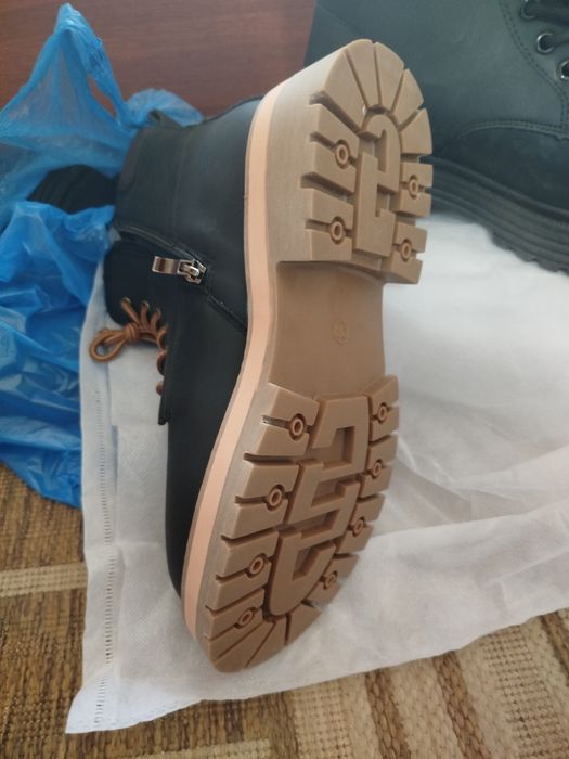 Женские полусапожки. 38 размер