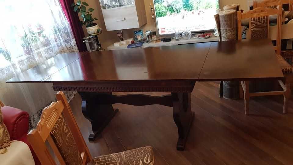 masa din lemn masiv,extensibila,cu 6 scaune tapisate