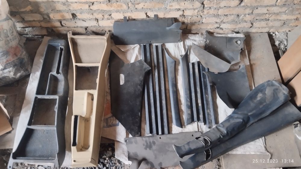 Элементы салона Мерседес 190 продам