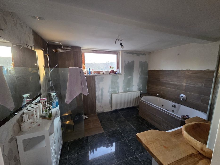 Casă Germania 210 mp + spațiu comercial 70 mp – aproape de Plauen